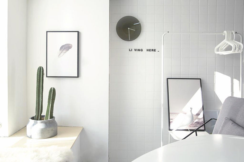 ساعة منزلية ملونة