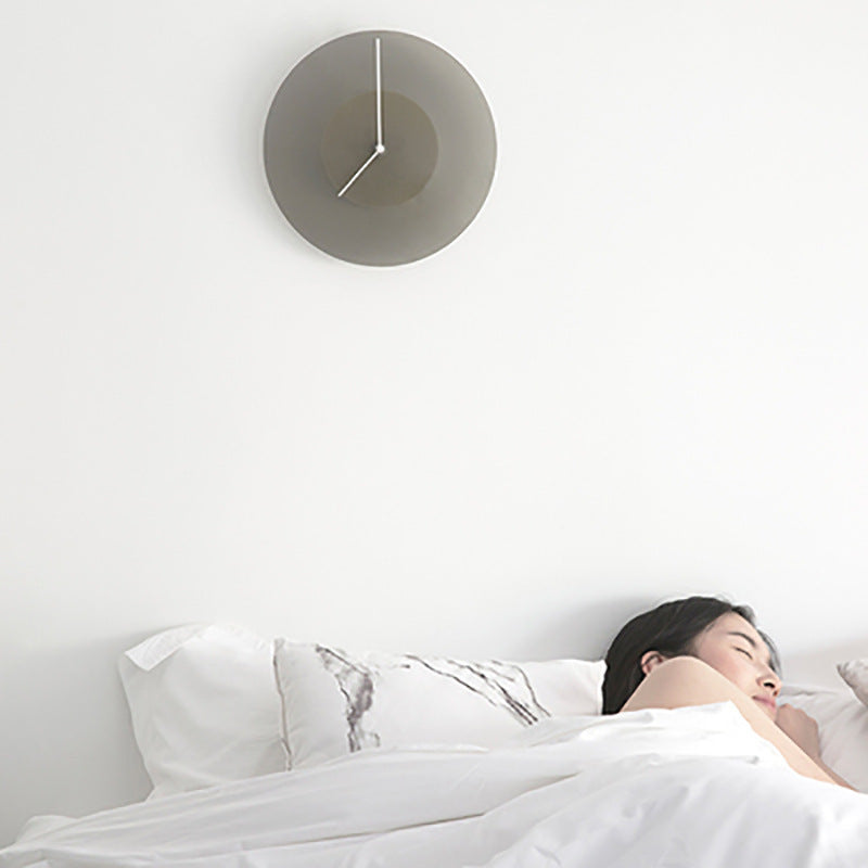 ساعة منزلية ملونة